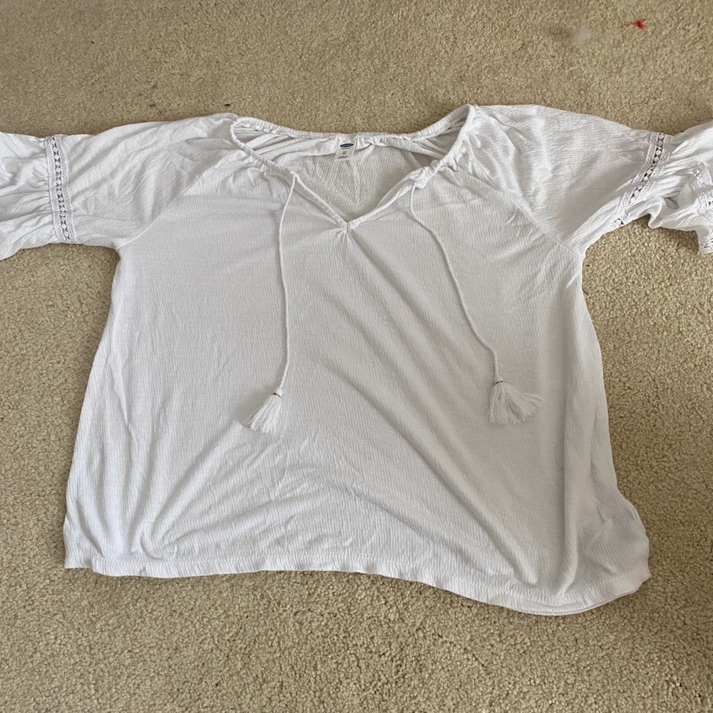 Old Navy Women White flowy top size xs